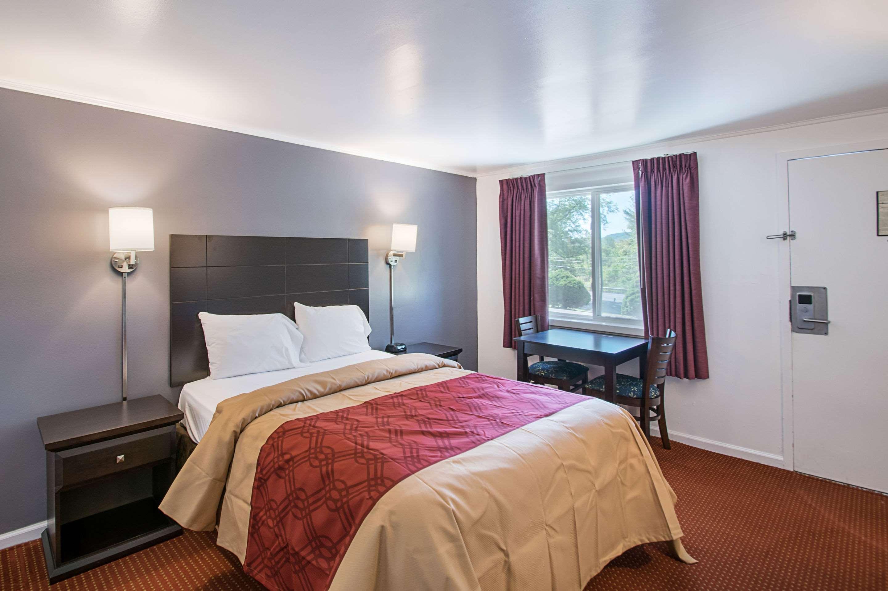 Econo Lodge Lee - Great Barrington Dış mekan fotoğraf
